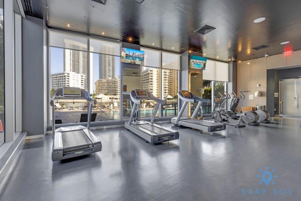Amenities Balcony W Stunning Views-Beachfront Hallandale Beach Buitenkant foto