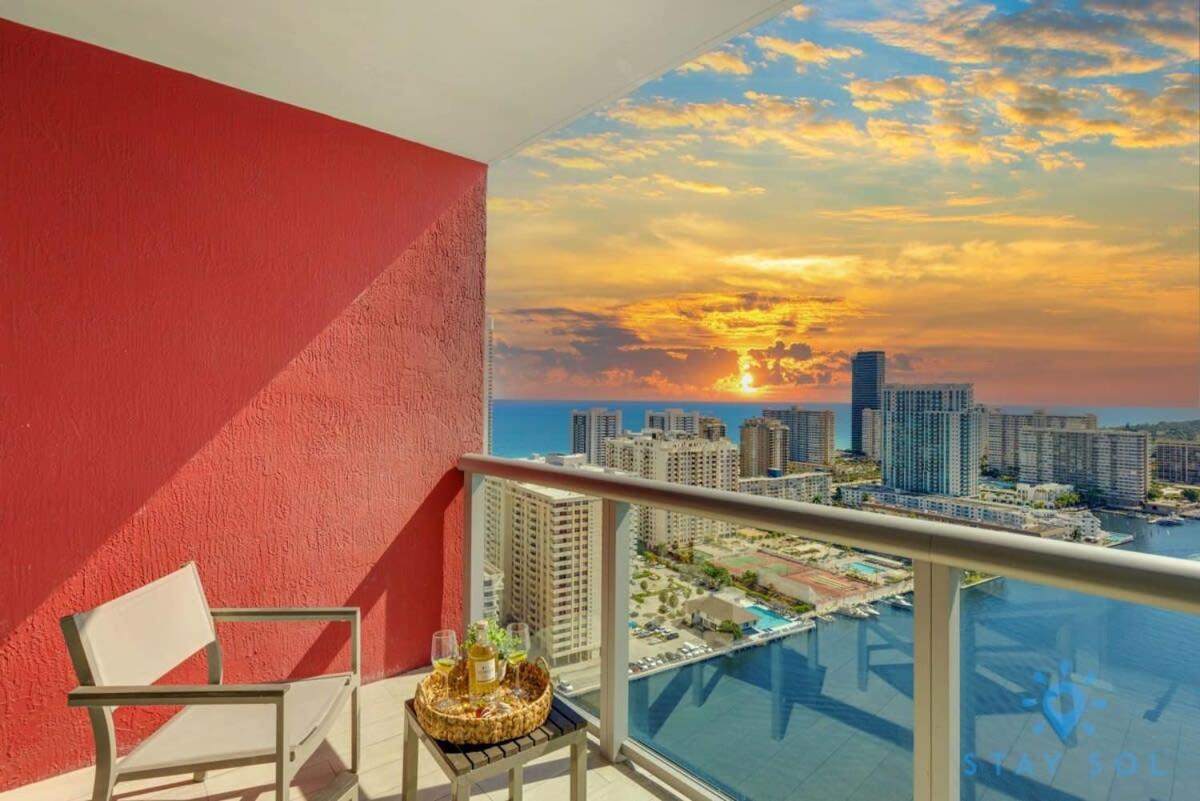 Amenities Balcony W Stunning Views-Beachfront Hallandale Beach Buitenkant foto