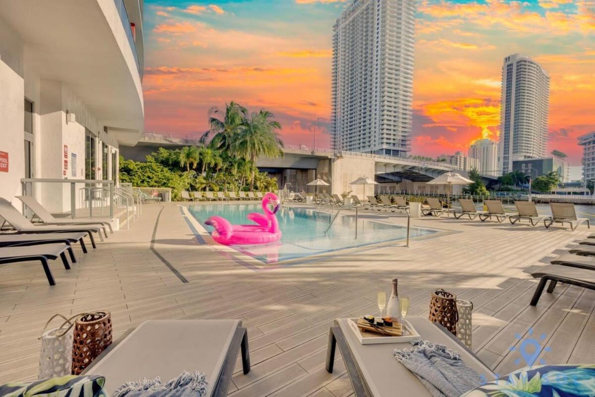 Amenities Balcony W Stunning Views-Beachfront Hallandale Beach Buitenkant foto